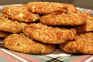 Plate of Christmas Thai'm cookies